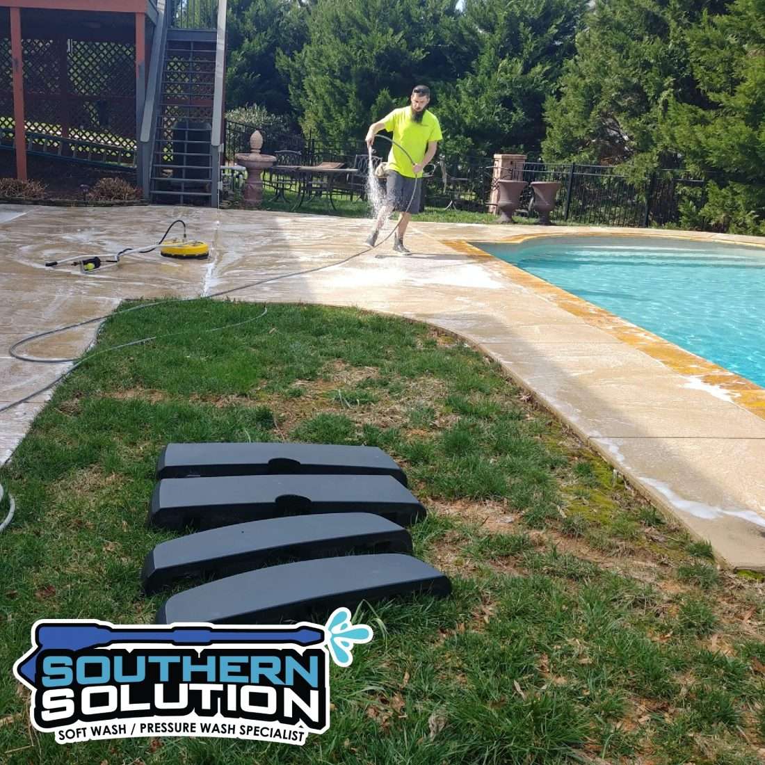 Professional concrete cleaning Naples removing rust stains